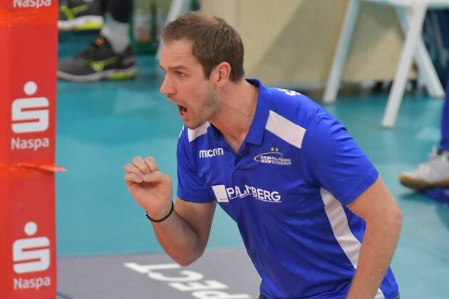 16.12.2017, xtkx, Volleyball Damen, VC Wiesbaden - SSC Palmberg Schwerin, emspor, v.l. Felix Koslowski (Schwerin), Wiesbaden