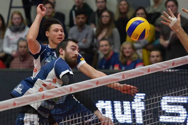 GER,VBL, SVG Lueneburg vs Netzhoppers Solwo Koenigspark KW 16.12.2017, Lueneburg GER, VBL, SVG Lueneburg vs Netzhoppers Solwo Koenigspark KW im Bild Einzelaktion Querformat Michel Schlien (Lueneburg 14)