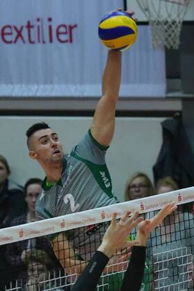 GER,VBL, SVG Lueneburg vs Netzhoppers Solwo Koenigspark KW 16.12.2017, Lueneburg GER, VBL, SVG Lueneburg vs Netzhoppers Solwo Koenigspark KW im Bild Einzelaktion Hochformat Filip Gavenda (Netzhoppers 02)