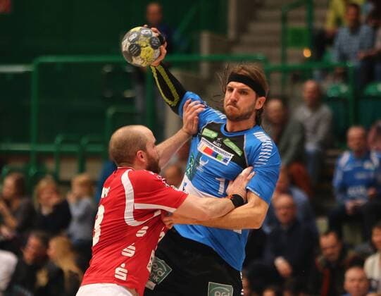 HBL 2. Handball Bundesliga, Saison 2017 2018, 18. Spieltag, Bergischer HC - HC Rhein Vikings -- Kristian Nippes ( Bergischer HC links ) und Heider Thomas ( Rhein Vikings )