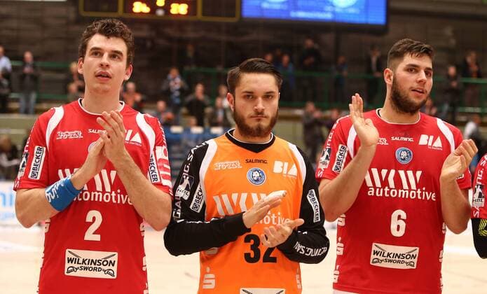 HBL 2. Handball Bundesliga, Saison 2017 2018, 18. Spieltag, Bergischer HC - HC Rhein Vikings -- vl; Maximilian Bettin, Janis Boieck und Leos Petrovsky ( alle Bergischer HC ) nach dem Spiel