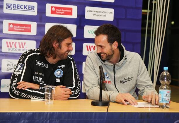HBL 2. Handball Bundesliga, Saison 2017 2018, 18. Spieltag, Bergischer HC - HC Rhein Vikings -- Sebastian Hinze ( links ) und Viktor Szilagyi (beide Bergischer HC ) bei der Pressekonferenz