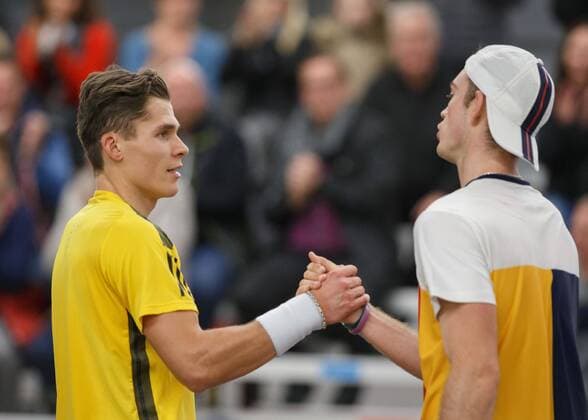 MAXIMILIAN MARTERER gratuliert dem Sieger DANIEL MASUR Tennis - Deutsche Meisterschaften 2017 - Deutsche Meisterschaft - - Biberach an der Riss - Baden-Wuerttemberg - Germany - 16 December 2017. Â Copyright: xJuergenxHasenkopfx