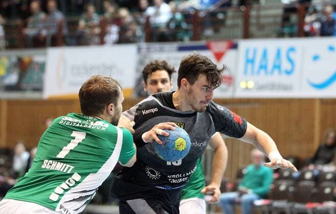 v.li.: Stefan Schmitt (DJK Rimpar Wölfe), Benedikt Brielmeier (DJK Rimpar Wölfe), Julian Renninger (VfL Eintracht Hagen), DKB 2. Handball-Bundesliga, DJK Rimpar Wölfe - VfL Eintracht Hagen,