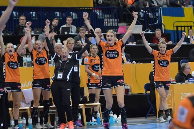 Handball, WM, Damen, Niederlande - Schweden GER, IHF WM 2017, Spiel um Platz 3, Schweden vs Niederlande 17.12.17, Barcleycard Arena Hamburg, GER, IHF WM 2017, Spiel um Platz 3, Schweden vs Niederlande, im Bild die Mannschaft der Niederlande jubelt