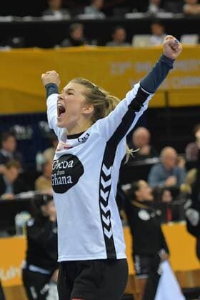 Handball, WM, Damen, Niederlande - Schweden GER, IHF WM 2017, Spiel um Platz 3, Schweden vs Niederlande 17.12.17, Barcleycard Arena Hamburg, GER, IHF WM 2017, Spiel um Platz 3, Schweden vs Niederlande, im Bild Torhueterin Jasmina Jankovic (Niederlande 23) jubelt