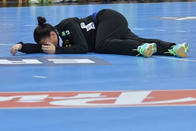 Bilder des Tages - SPORT Handball, WM, Damen, Niederlande - Schweden GER, IHF WM 2017, Spiel um Platz 3, Schweden vs Niederlande 17.12.17, Barcleycard Arena Hamburg, GER, IHF WM 2017, Spiel um Platz 3, Schweden vs Niederlande, im Bild Torhueterin Johann Bundsen (Schweden 01) liegt am Boden
