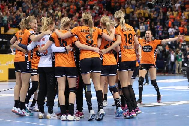 Handball, WM, Damen, Niederlande - Schweden Niederlande - Schweden, 23. IHF Handball-Weltmeisterschaft der Frauen; Hamburg, 17.12.17 Hamburg, 17.12.17, Handball, 23. IHF Handball-Weltmeisterschaft der Frauen, Spiel um Platz 3, Niederlande - Schweden : Jubel nach Sieg