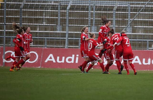 17.12.2017 xcex Deutschland, München, Fussball, Frauenfussball Allianz Frauen-Bundesliga Saison 2017 2018 FC Bayern München - 1. FFC Frankfurt Torjubel FCB Bayern München, Jubek, Freude, Emotionen