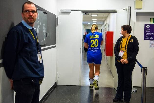 Handball, WM, Damen, Niederlande - Schweden 171217 Sveriges Isabelle Gullden lämnar mixade zonen efter bronsmatchen mellan Sverige och Nederländerna under handbolls-VM den 17 december 2017 i Hamburg. Copyright: CARLxSANDIN BB171217CS094