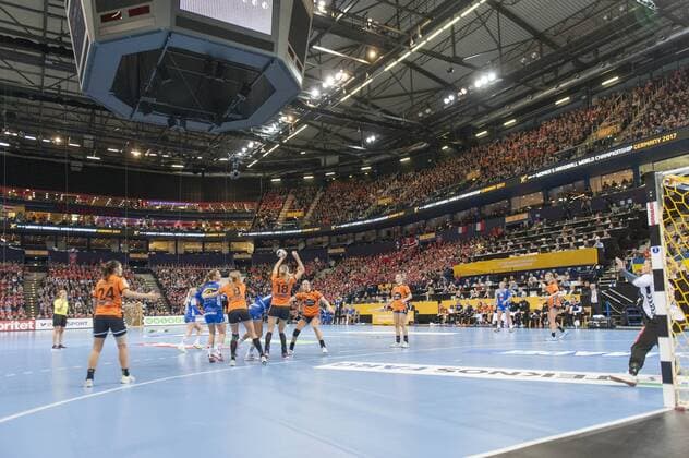 Handball, WM, Damen, Niederlande - Schweden Die ausverkaufte Barclaycard Arena Niederlande - Schweden, Handball, 23. IHF Handball-Weltmeisterschaft der Frauen, 17.12.17 Hamburg Hamburg Germany Barclaycard Arena Copyright: xAgentur54Gradx xThomasxSobczakx