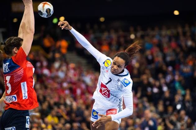 Handball, WM, Damen, Finale, Norwegen - Frankreich 171217 Frankrikes Allison Pineau i finalen mellan Frankrike och Norge under handbolls-VM den 17 december 2017 i Hamburg. Copyright: CARLxSANDIN BB171217CS134
