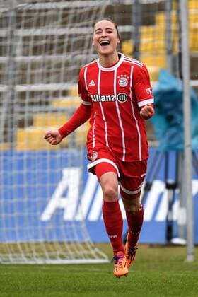 Gina Lewandowski (FC Bayern München, FCB, 2) mit Torjubel, Jubel, Torjubel, Torerfolg, celebrate the goal, goal, celebration, Jubel ueber das Tor zum 2:0 durch Gina Lewandowski (FC Bayern München, FCB, 2), optimistisch, Freisteller, Einzelbild, Aktion, Action, Fussball,Allianz Frauen-Bundesliga, FC Bayern München - 1. FFC Frankfurt,