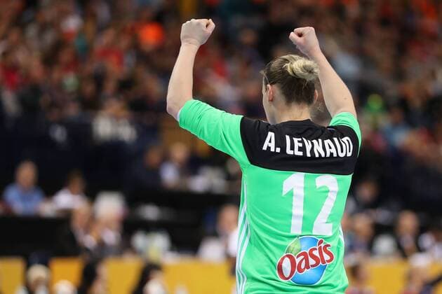 Frankreich - Norwegen, 23. IHF Handball-Weltmeisterschaft der Frauen; Hamburg, 17.12.17 Hamburg, 17.12.17, Handball, 23. IHF Handball-Weltmeisterschaft der Frauen, Finale, Frankreich - Norwegen : Jubel Freude über gehaltenen Ball bei Amandine Leynaud (Frankreich, 12)