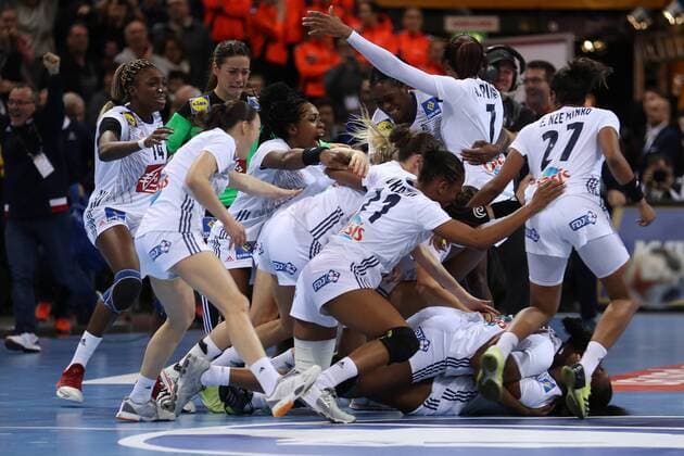Handball, WM, Damen, Frankreich ist Weltmeister Frankreich - Norwegen, 23. IHF Handball-Weltmeisterschaft der Frauen; Hamburg, 17.12.17 Hamburg, 17.12.17, Handball, 23. IHF Handball-Weltmeisterschaft der Frauen, Finale, Frankreich - Norwegen : Jubel nach Sieg