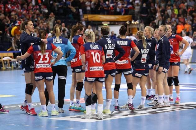 Handball, WM, Damen, Norwegen verliert Finale Frankreich - Norwegen, 23. IHF Handball-Weltmeisterschaft der Frauen; Hamburg, 17.12.17 Hamburg, 17.12.17, Handball, 23. IHF Handball-Weltmeisterschaft der Frauen, Finale, Frankreich - Norwegen : Norwegen nach dem Spiel
