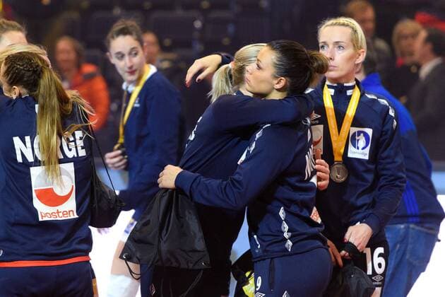 Handball, WM, Damen, Norwegen verliert Finale 171217 Norges Nora M¿rk deppar efter finalen mellan Frankrike och Norge under handbolls-VM den 17 december 2017 i Hamburg. Copyright: CARLxSANDIN BB171217CS202