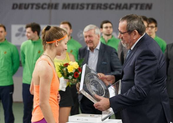 TAMARA KORPATSCH und DTB Vize Praesident Thomas Heil, Siegerehrung Tennis - Deutsche Meisterschaften 2017 - Deutsche Meisterschaft - - Biberach an der Riss - Baden-Wuerttemberg - Germany - 17 December 2017. Â Copyright: xJuergenxHasenkopfx