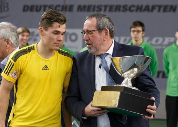 Sieger DANIEL MASUR und DTB Vize Praesident Thomas Heil, Siegerehrung Copyright: xJuergenxHasenkopfx