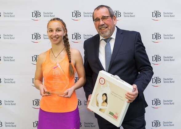TAMARA KORPATSCH und DTB Vize Praesident Thomas Heil, Siegerehrung Copyright: xJuergenxHasenkopfx