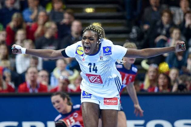 Themen der Woche - SPORT Themen der Woche - SPORT Bilder des Tages - SPORT Deutschland, Hamburg , Barcleycard Arena , Handball , Weltmeisterschaft der Frauen , Finale , Frankreich - Norwegen , Kalidiatou Niakate ( FRA )