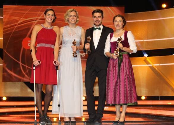 Proklamation des Sportler des Jahres 2017 in Baden Baden Johannes Rydzek und Laura Dahlmeier sind die Sportler des Jahres 2017 in der Einzelwertung, links die Gewinner in der Mannschaftswertung Laura Ludwig und Kira Walkenhorst Baden Baden Baden Würthemberg Deutschland Kurhaus