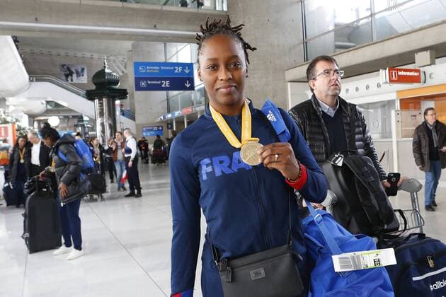 joueuses de l equipe de France feminine HANDBALL : Retour de l equipe de France feminine de Handball - Roissy CDG - 18 12 2017 MichaelBaucher Panoramic 