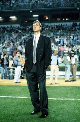 FILE : Barcelona Coach Johan Cruyff 21.9.1988, Estadio Santiago Bernabeu, Madrid. Super Copa Spanish Super Cup, 1st leg. Real Madrid v FC Barcelona Barca FC Barcelona coach Johan Cruyff  (ymja003292)