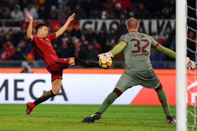 IPP20171220 Football - soccer: Coppa Italia, AS Rom - FC Turin, tanta un tiro al volo Stephan El Shaarawy fermato da Vanja Milinkovic-Savic. (Hinweis: Verwendung nur in Deutschland - only Germany) *** IPP20171220 football soccer Coppa Italia Roma Torino of tanta un tiro al volo Stephan El Shaarawy fermato as Vanja MAK Savic note only use only in Germany Germany 