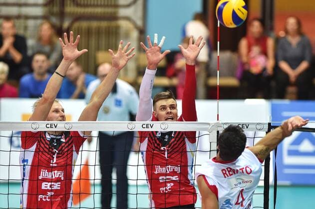 L-R Radek Mach and Petr Michalek of Budejovice and Da Silva Adornelas of Hapoel in action during the 2018 CEV Volleyball Champions League - Men, 3rd Round, qualification match VK Jihostroj Ceske Budejovice vs Hapoel Mate-Asher Akko in Ceske Budejovice, Czech Republic, on December 20, 2017. (CTKxPhoto VaclavxPancer) CTKPhotoP201712200927401 