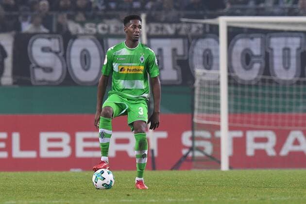 Fußball DFB-Pokal Achtelfinale Borussia Mönchengladbach - Bayer 04 Leverkusen am 20.12.2017 im Borussia-Park in Mönchengladbach Reece Oxford ( Mönchengladbach )