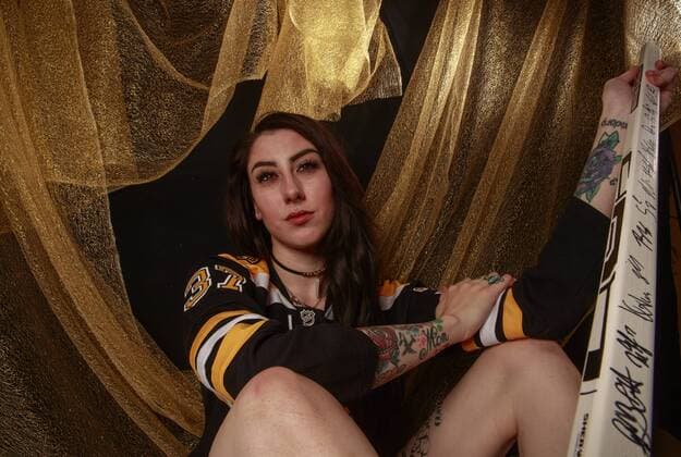 MANCHGESTER, NH - DECEMBER 12: Model Alexandra Lyn poses for a Boston Bruins Themed Portrait Session on December 12, 2017, in Manchester, NH. (Photo by Fred Kfoury III Icon Sportswire) NHL Eishockey Herren USA DEC 12 Boston Bruins Themed Portrait Session Icon482171212038 EDITORIAL USE ONLY