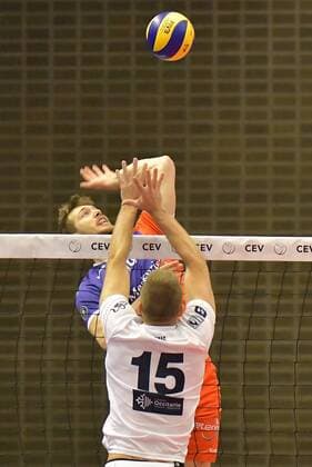 21.12.2017, xtkx, Volleyball Herren CEV Cup, United Volleys Frankfurt - MONTPELLIER Volley UC, emspor, v.l. Lincoln Williams (United Volleys) , Thiago Sens (Montpellier) , Frankfurt