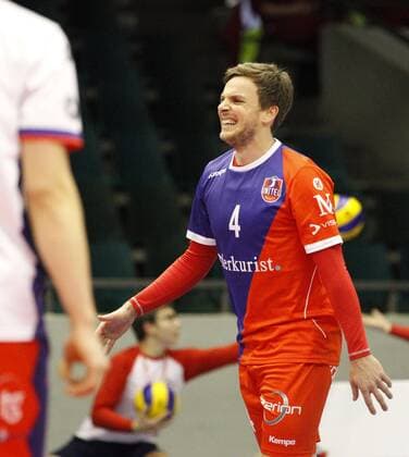 Deutschland - Rüsselsheim am Main - 21.12.2017 Volleyball - Hessen - europäischen CEV Cup - Herren Saison 2017 2018 United Volleys Rheinmain (blau) - Montpellier Volley UC (ws) v.l. Patrick Steuerwald (United Volleys 4) United Volleys Rheinmain - Montpellier Volley UC