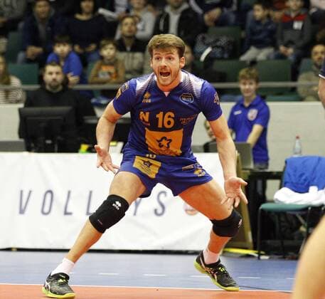 Deutschland - Rüsselsheim am Main - 21.12.2017 Volleyball - Hessen - europäischen CEV Cup - Herren Saison 2017 2018 United Volleys Rheinmain (blau) - Montpellier Volley UC (ws) v.l. Ludovic Duee (Montpellier Nr. 16) United Volleys Rheinmain - Montpellier Volley UC