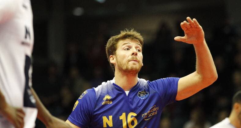 Deutschland - Rüsselsheim am Main - 21.12.2017 Volleyball - Hessen - europäischen CEV Cup - Herren Saison 2017 2018 United Volleys Rheinmain (blau) - Montpellier Volley UC (ws) v.l. Ludovic Duee (Montpellier Nr. 16) United Volleys Rheinmain - Montpellier Volley UC