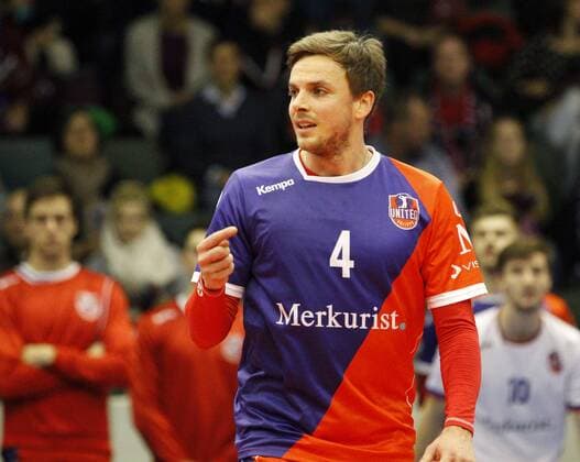Deutschland - Rüsselsheim am Main - 21.12.2017 Volleyball - Hessen - europäischen CEV Cup - Herren Saison 2017 2018 United Volleys Rheinmain (blau) - Montpellier Volley UC (ws) v.l. Patrick Steuerwald (United Volleys 4) United Volleys Rheinmain - Montpellier Volley UC