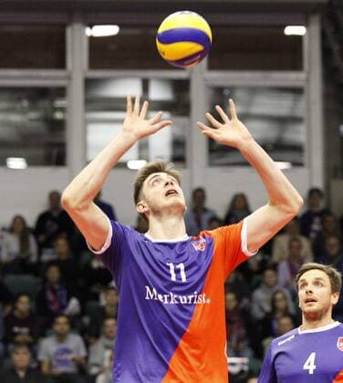 Deutschland - Rüsselsheim am Main - 21.12.2017 Volleyball - Hessen - europäischen CEV Cup - Herren Saison 2017 2018 United Volleys Rheinmain (blau) - Montpellier Volley UC (ws) v.l. Tobias Krick (United Volleys 11) United Volleys Rheinmain - Montpellier Volley UC