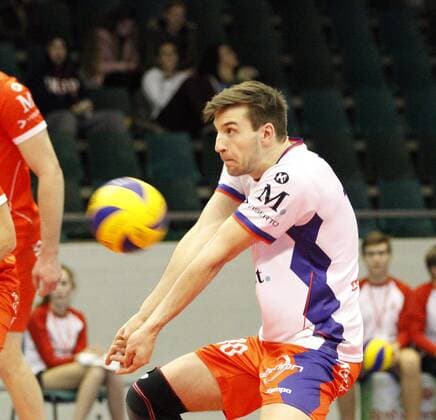 Deutschland - Rüsselsheim am Main - 21.12.2017 Volleyball - Hessen - europäischen CEV Cup - Herren Saison 2017 2018 United Volleys Rheinmain (blau) - Montpellier Volley UC (ws) v.l. Julian Zenger (United Volleys 10) United Volleys Rheinmain - Montpellier Volley UC