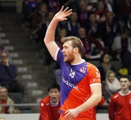 Deutschland - Rüsselsheim am Main - 21.12.2017 Volleyball - Hessen - europäischen CEV Cup - Herren Saison 2017 2018 United Volleys Rheinmain (blau) - Montpellier Volley UC (ws) v.l. Lincoln Alexander Williams (United Volleys 18) United Volleys Rheinmain - Montpellier Volley UC