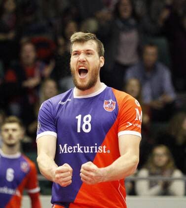 Deutschland - Rüsselsheim am Main - 21.12.2017 Volleyball - Hessen - europäischen CEV Cup - Herren Saison 2017 2018 United Volleys Rheinmain (blau) - Montpellier Volley UC (ws) v.l. Lincoln Alexander Williams (United Volleys 18) United Volleys Rheinmain - Montpellier Volley UC
