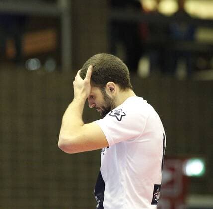 Deutschland - Rüsselsheim am Main - 21.12.2017 Volleyball - Hessen - europäischen CEV Cup - Herren Saison 2017 2018 United Volleys Rheinmain (blau) - Montpellier Volley UC (ws) v.l. Davide Saitta (Montpellier Nr. 8) United Volleys Rheinmain - Montpellier Volley UC