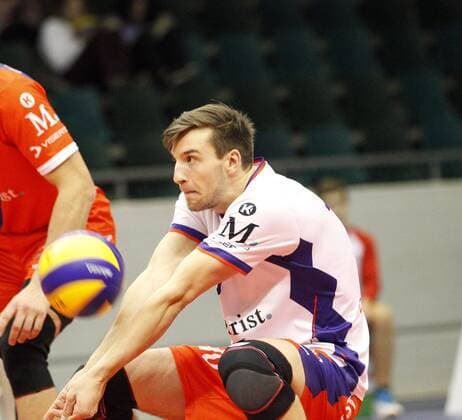 Deutschland - Rüsselsheim am Main - 21.12.2017 Volleyball - Hessen - europäischen CEV Cup - Herren Saison 2017 2018 United Volleys Rheinmain (blau) - Montpellier Volley UC (ws) v.l. Julian Zenger (United Volleys 10) United Volleys Rheinmain - Montpellier Volley UC