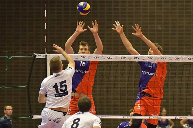 21.12.2017, xtkx, Volleyball Herren CEV Cup, United Volleys Frankfurt - MONTPELLIER Volley UC, emspor, v.l. Thiago Sens (Montpellier) , Lincoln Williams (United Volleys) , Lukas Bauer (United Volleys) , Frankfurt