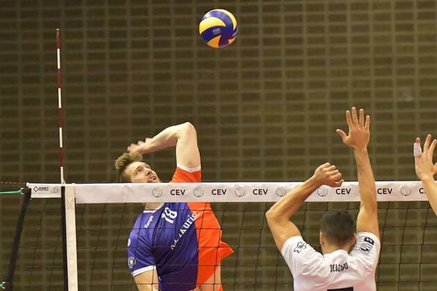21.12.2017, xtkx, Volleyball Herren CEV Cup, United Volleys Frankfurt - MONTPELLIER Volley UC, emspor, v.l. Lincoln Williams (United Volleys) , Gutsavo Delgardo (Montpellier) , Frankfurt