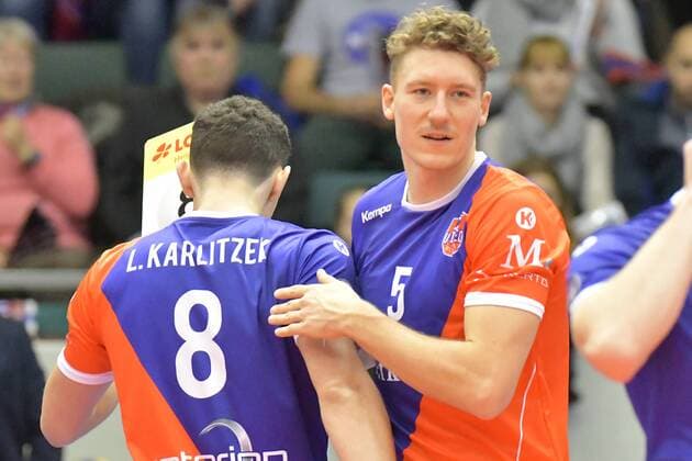 21.12.2017, xtkx, Volleyball Herren CEV Cup, United Volleys Frankfurt - MONTPELLIER Volley UC, emspor, v.l. Lorenz Karltzek (United Volleys) , Lukas Bauer (United Volleys) , Frankfurt
