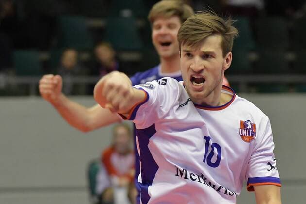 21.12.2017, xtkx, Volleyball Herren CEV Cup, United Volleys Frankfurt - MONTPELLIER Volley UC, emspor, v.l. Sebastian Schwarz (United Volleys) , Julian Zenger (United Volleys) , Frankfurt