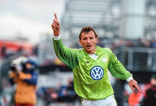 VfL Spieler Frank Greiner jubelt über sein Tor zum 2-0. Aus 1. Bundesliga Saison 1997 98 VfL Wolfsburg WOB gegen Arminia Bielefeld 2-0 am 25.10.1997. *** VfL player Frank Greiner celebrates his goal in the 2 0 from 1 Bundesliga season 1997-98 VfL Wolfsburg WOB against Arminia Bielefeld 2 0 25 10 1997