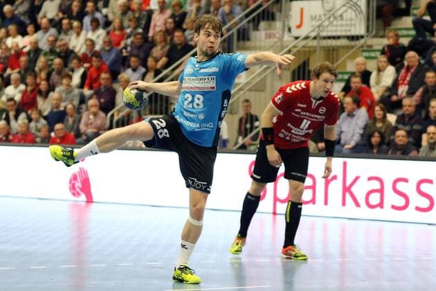 Lasse Seidel (HSG Nordhorn-Lingen 28) fuehrt einen Siebenmeter aus, ASV Hamm-Westfalen vs HSG Nordhorn-Lingen, Handball, 2. Bundesliga, 22.12.2017, Hamm Copyright: xEibner-Pressefoto Strohdiekx EP_JSK