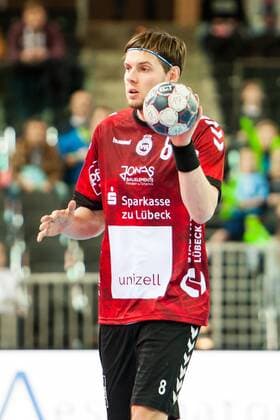 Toni Podpolinski (Nr.8, Lübeck) am Ball HC Rhein Vikings vs. VfL Lübeck-Schwartau, Handball, 2. Bundesliga, 22.12.17 Düsseldorf NRW Deutschland Castello